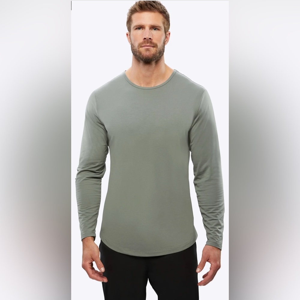 NWOT- CUTS- Curve hem Long sleeve T-Shirt- Sage- XL-‎